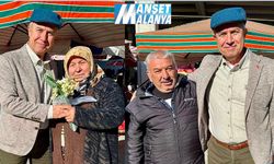 Mavi Şapka Detayı Sosyal Medyada Dikkat Çekti