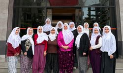 AK Parti Alanya Kadın Kolları Beyaz Başörtüleriyle Konuştu