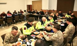 Kaymakam Öztürk, Jandarma ile Aynı Sofrada: “Alanya’nın Huzuru İçin Gece Gündüz Görevdesiniz”