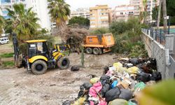Mahmutlar’da Skandal Görüntü: Otelin Attığı Atıklar Belediyeyi Harekete Geçirdi