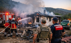 Alanya Akçatı’da Korkutan Yangın! Ev Alevlere Teslim Oldu