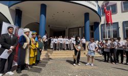 Alanya     Şehit Ömer Halisdemir Ortaokulu’ndan 23 Nisan’a Damga Vuran Tören!