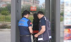 Alanya da Tarihi Geçmiş Tavuk Skandalı! Zincir Market 3 Günlüğüne Mühürlendi