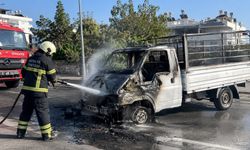 Alanya’da Park Halindeki Kamyonette Yangın Paniği
