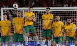 Avustralya Futbol Oynamadı, Kale Önüne Çadır Kurdu