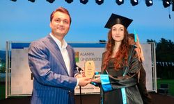 Alanya Üniversitesi’nde Mezuniyet Coşkusu: Gençler Hayallerine Bir Adım Daha Yaklaştı