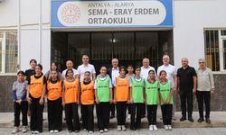 Başkan Erdem, hayırseveri olduğu okulda öğrencilerin sevincine ortak oldu
