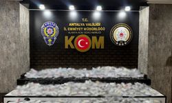Alanya’da ev baskını! Kokain, uyuşturucu hap ve hassas terazi ele geçirildi