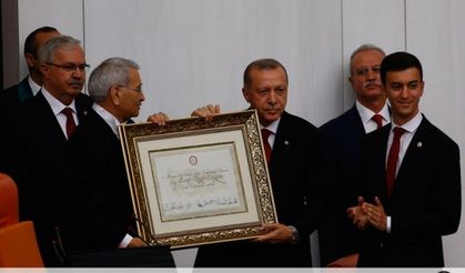 Cumhurbaşkanı Erdoğan mazbatasını aldı