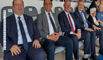 Tarihi Törende Anlamlı Kare: Tavlı’nın Paylaşımı Beğeni Yağmuruna Tutuldu