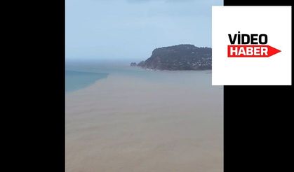 Alanya’da Denizin Rengi İkiye Bölündü: Yarısı Mavi, Yarısı Çamur