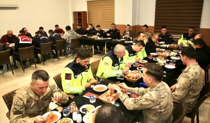 Kaymakam Öztürk, Jandarma ile Aynı Sofrada: “Alanya’nın Huzuru İçin Gece Gündüz Görevdesiniz”