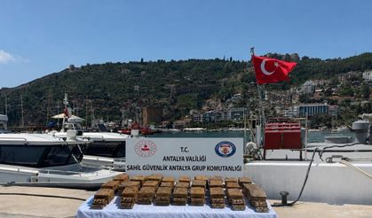SonDakika:     Alanya Sahilinde Şok Paket! 40 Milyonluk Uyuşturucu Ele Geçirildi