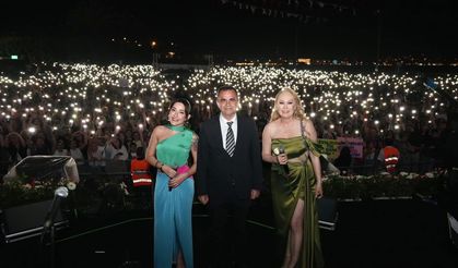 Festivalin İkinci Gecesinde Melek Mosso Rüzgarı: Binlerce Kişi