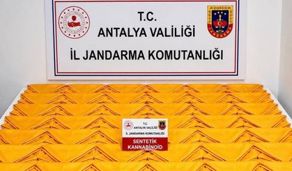 Alanya’da Otel Odasına Jandarma Baskını! Yarım Milyondan Fazla Kullanımlık Uyuşturucu Ele Geçirildi