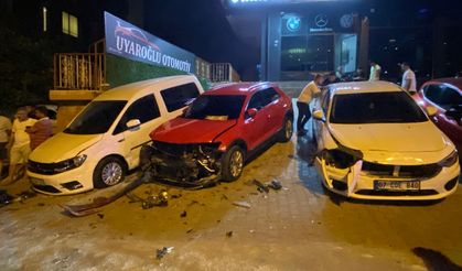 Alanya’da gece kazası: Otomobiller hasar gördü