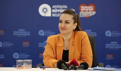 Siyasette Kulislere Düşen İddiaya Son Nokta! Büşra Özdemir, Özgür Özel’le Ne Konuştu?