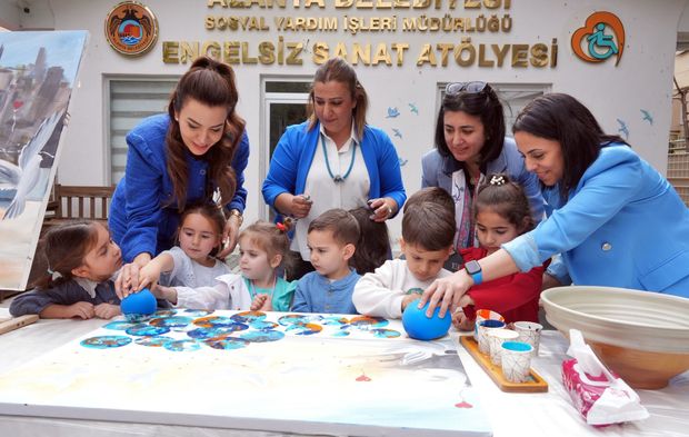 Alanya’da Otizm Farkındalığına Renkli Dokunuş: Mavi Balonlar Havalandı