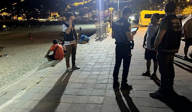 Alanya'da Asayiş Denetimleri: 571 Kişi Sorgulandı, 2 Aranan Kişi Yakalandı