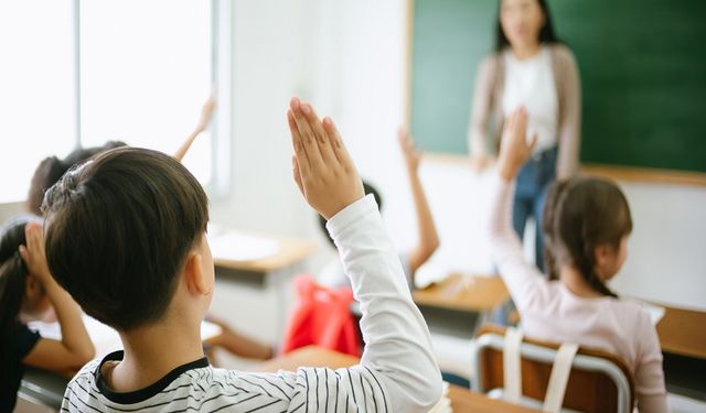 Alanya'da Eğitim Giderleri Velilerin Belini Büküyor. Veliler şaşkına döndü!