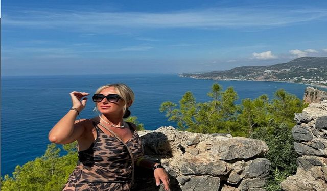 Kapalı Hava Sahilleri Boşalttı, Turistler Alanya Çarşısına Akın Etti