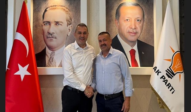 Sabri Tos’un Ziyareti ve Bıyıklı Yeni İmajı AK Parti’de Gündem Oldu