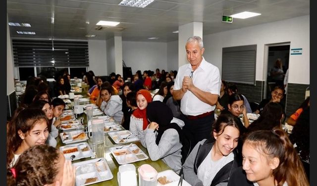 “Alanya’da Kız Çocukları Koruma Günü: Özçelik, Öğrencilerin Taleplerini Dinledi”