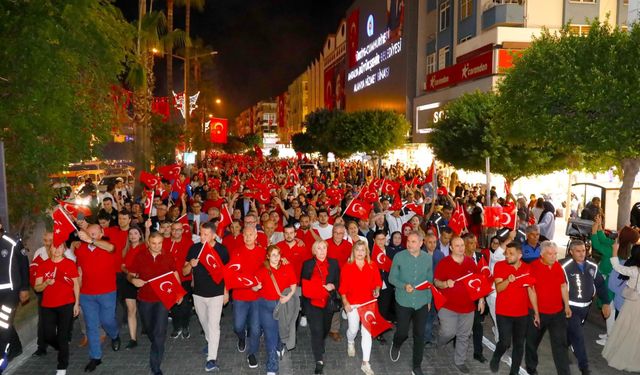 Cumhuriyet Bayramı Kortejinde Kısa Süreli Gerginlik: Başkan Özçelik ve Ülkü Ocakları Arasında Tartışma