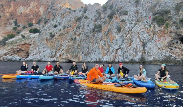 Alanya’da Tarih ve Doğa İç İçe: Tropikal Meyve Festivali’nde Sup Board Keyfi