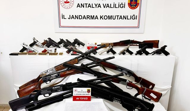 Alanya’da Jandarma Ekiplerinden Dev Silah ve Uyuşturucu Operasyonu-İşte olay yeri görüntüleri