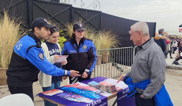 Emniyet, Alanya’da Toplum Bilinci İçin Sahada