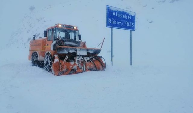 Alacabel’de Kar Yağışı Başladı: Yüksek Kesimler Beyaza Büründü