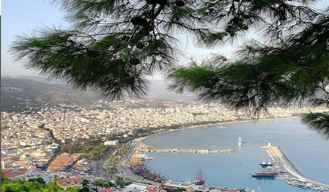 Alanya’nın En Gözde Noktası: Tophane’de Özgün Bahçeli Kargir Evler İcradan Satışta