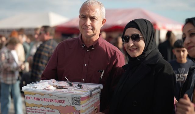 Başkan Özçelik, Bağış Kutusunu Eline Aldı, Gelenlerden Yardım İstedi