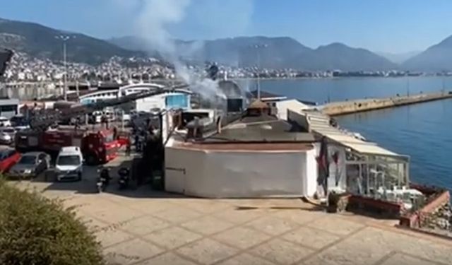 Alanya İskelesi’nde Restoran Yangını!