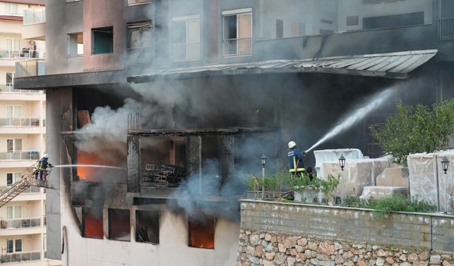 Alanya’da İnşaat Yangında Zarar Büyüdü: Maddi Hasar Milyonlarla İfade Ediliyor