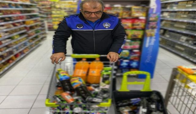 Alanya Zabıtası’ndan Zincir Markete Baskın! Son Kullanma Tarihi Silinmiş Ürünler Ele Geçirildi