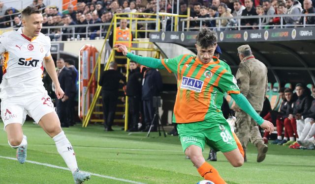 Alanyaspor Taraftarından Yusuf Özdemir’e Tepki! Kaçan Goller Maça Damga Vurdu