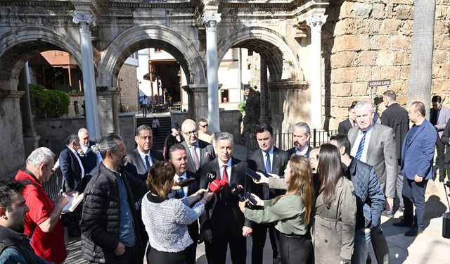 "Antalya’da Kapsamlı Denetimler: Vali Şahin, İşletmelere Uyarılarda Bulundu"