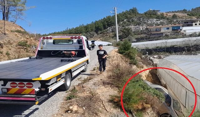 Direksiyon Hakimiyetini Kaybeden Sürücü Seraya Uçtu