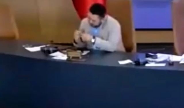 . “Alanya Meclisi’nde Tartışma Yaratan Görüntüye AK Parti’den Yanıt”