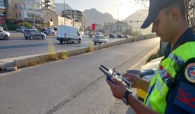 Konaklı’da Havadan Trafik Denetimi: Kırmızı Işık ve Kasksız Sürücülere Ceza!