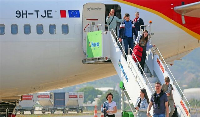 Cumartesi Günleri Antalya Semalarında 1000 Uçuş!