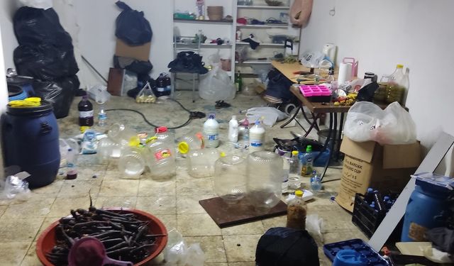 Alanya’da Şalgam Skandalı: Tuvalet Sızıntılı Depoda Üretim Yapan Ruhsatsız İşletme Mühürlendi!