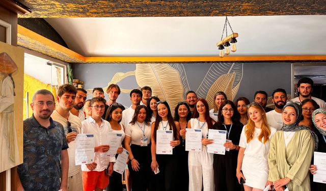 GENÇLER TRİBÜNDE DEĞİL, KARAR MASASINDA OLMAK İSTİYOR