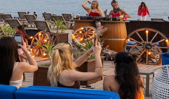 Grok Ne Diyor? Alanya’da Turizmin Gerçek Nabzı Otel Türüne Göre Değişiyor”