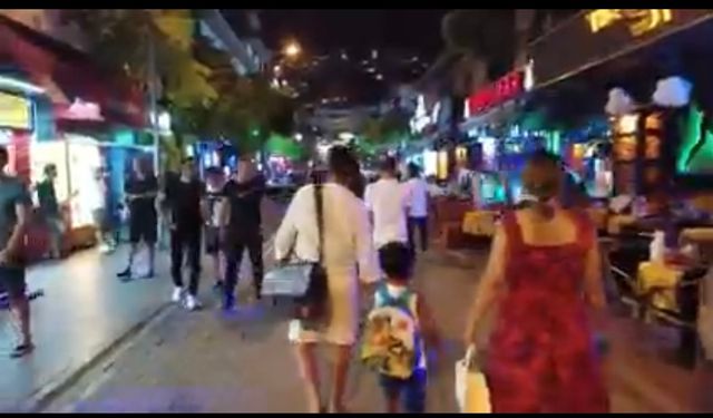Alanya’da Gece Hayatına Gölge Düştü: Barlar Sokağı’nda Yumruklar Konuştu
