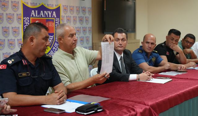 Alanya'da Taksi Denetimleri: Hangi Duraklar Başarılı, Hangileri Başarısız? Pazarlık usulü işlem yapan taksiciye ceza!