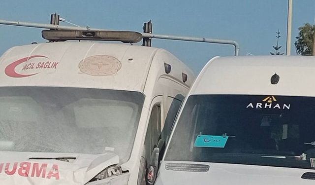 Tur Otobüsü Kazaya Neden Oldu: Ambulansa Yol Vermeyen Şoföre Tepki Yağıyor