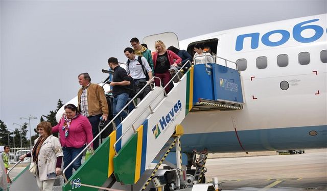 Türkiye'deki Rus Sayısı Düşüşte: Ekonomik Zorluklar ve İkamet İzni Engelleri!